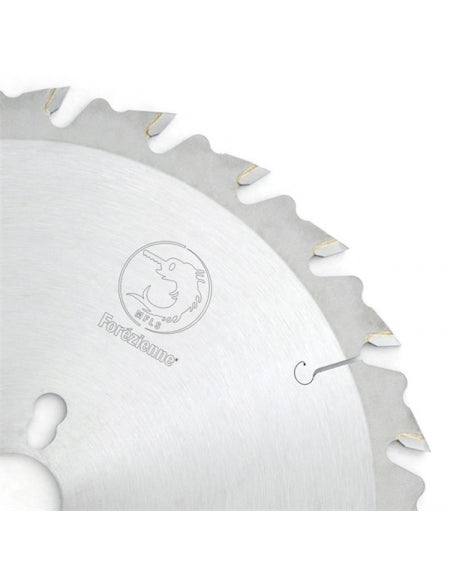 Circular carbide blade with alternating bevel teeth with limiters